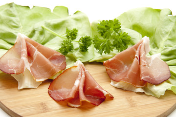Schinken auf Schneidebrett