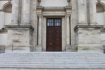 Fototapeta na wymiar Kircheneingang