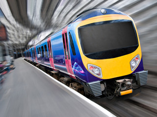 Obraz na płótnie Canvas Szybka Nowoczesny pociąg pasażerski Motion Blur