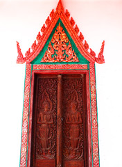 Fototapeta na wymiar Buddhist Art Carving And Painting On Temple Door