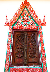 Fototapeta na wymiar Buddhist Art Carving And Painting On Temple Window