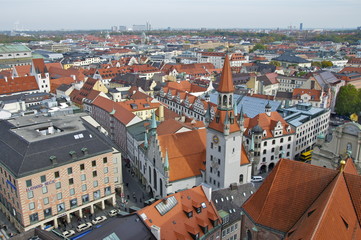 Fototapeta na wymiar Stadtaufsicht Münchner-Altes Rathaus vom St. Peter