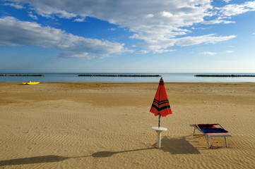 Spiaggia deserta al mattino