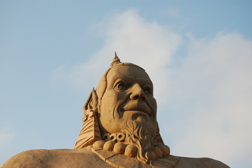 kum heykel adam kafası