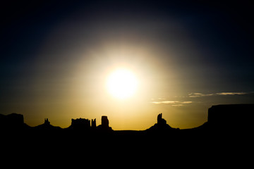 Monument Valley bei Sonnenaufgang