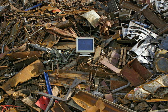 Monitor auf Schrottplatz