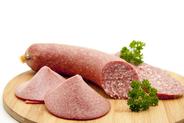 Salami mit Petersilie