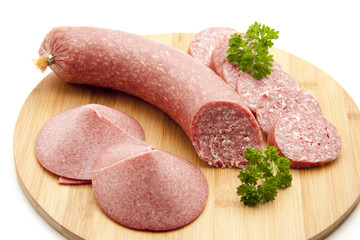 Salami mit Petersilie