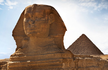 Fototapeta na wymiar Sphinx and Pyramid
