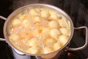 Topf mit Suppe
