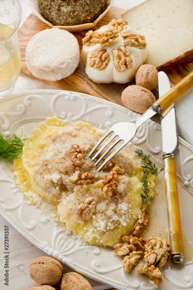 Sticker nuts ravioli with parmesan cheese-ravioli alle noci con grana