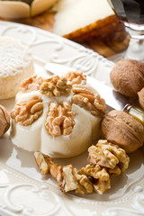 nuts cheese-formaggio alle noci