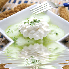 Gurkensalat mit Hüttenkäse