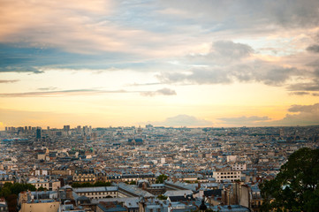 Fototapeta na wymiar Stock Photo: Paris skyline z Sacre Coeur w Sunse letnim