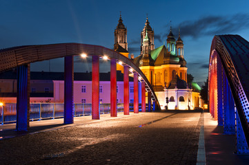 most świętego Jordana w Poznaniu z katedrą w tle