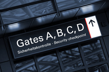 Zugang zu den Gates am Flughafen - obrazy, fototapety, plakaty