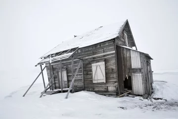 Foto auf Acrylglas Arktis Old abandoned, wooden building