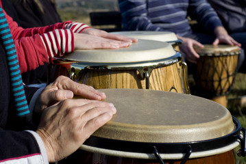 Fototapeta na wymiar Drum grupa z bębnami