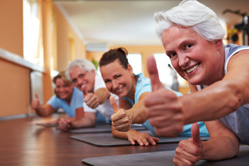 Daumen hoch im Fitnesscenter