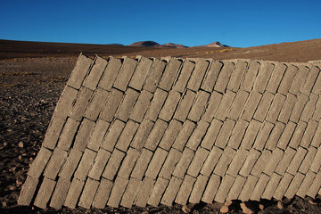 mattoni in fila ad essiccare in bolivia