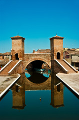 Comacchio (Italia) : Ponte dei tre ponti (Bridge of three bridge - obrazy, fototapety, plakaty