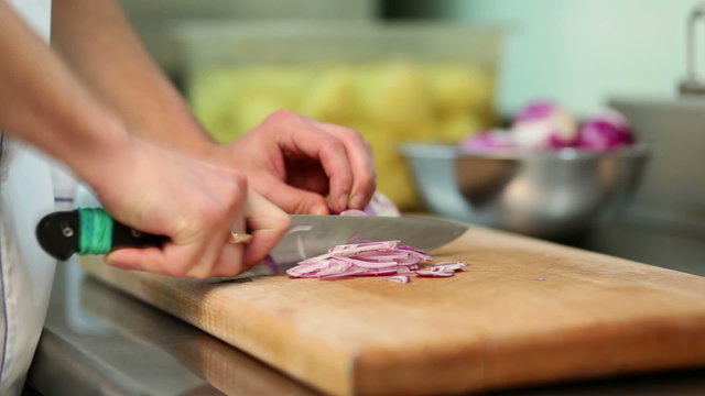 The cook cuts onion