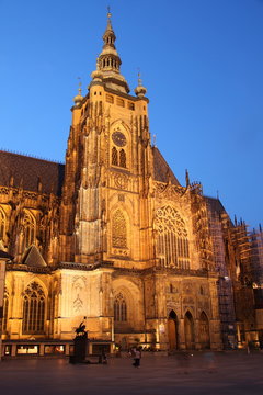 parvis de la cath&eacute;drale du chateau de Prague