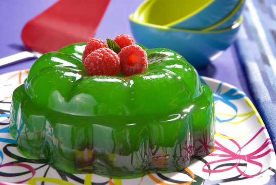 Postre de gelatina de frambuesa