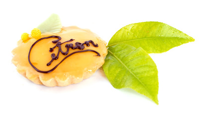 tarte au citron et feuilles naturelle