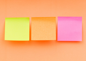 Fototapeta premium Reminder notes on the bright colorful paper