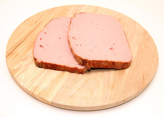 Backofenleberkäse auf Schneidbrett