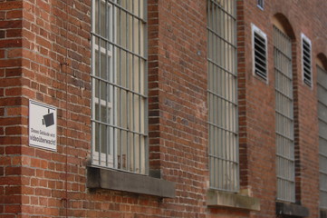 Vor dem Gefängnis, der Justizvollzugsanstalt