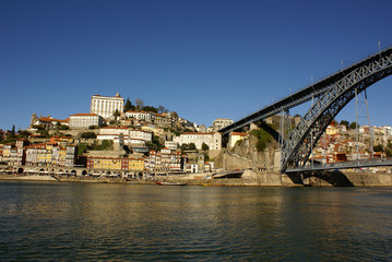 Fototapeta na wymiar Porto, Gaia zobacz Duero i most