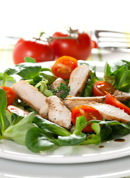 Salat mit H&auml;hnchenstreifen