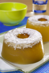 Postre de gelatina de coco