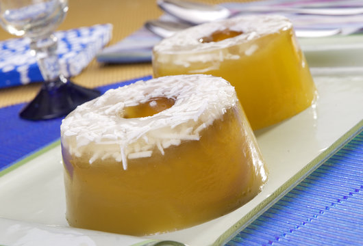 Postre de gelatina de coco