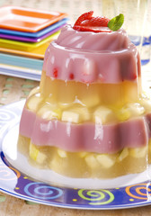 Postre de gelatina multicolor