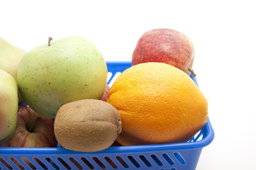 Blauer Obstkorb