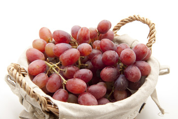 Rote Trauben im Korb