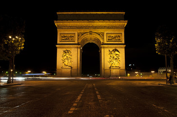Fototapeta na wymiar Noc Paris, Łuk Triumfalny