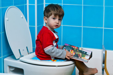 bambino sul water