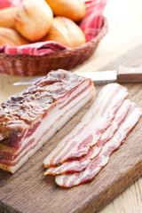 slices smoked bacon