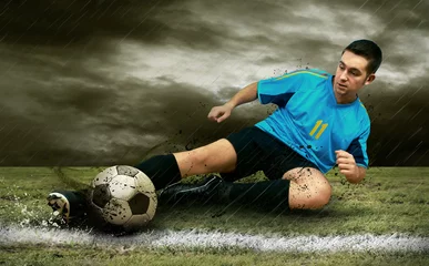 Poster Im Rahmen Fußballspieler auf dem Feld © Andrii IURLOV