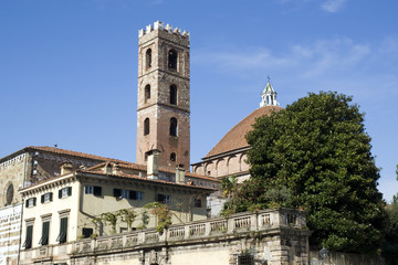 Fototapeta na wymiar Zobacz na romańskiego kościoła San Giovanni, Lucca - Włochy
