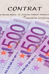 Euro Geldscheine und Vertrag (Französisch)