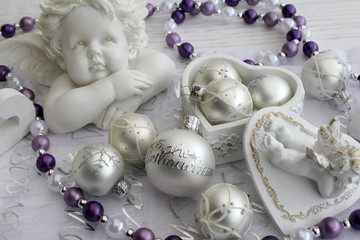 Weihnachtsdekoration in weiss