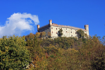 Fototapeta na wymiar Montalto Dora Zamek, Włochy