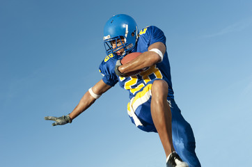 Football player in game action © Pete Saloutos