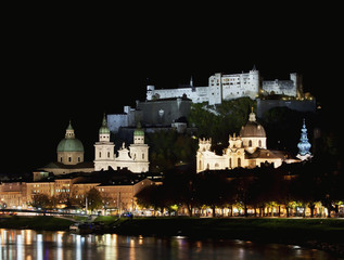 Fototapeta na wymiar Salzburg at night