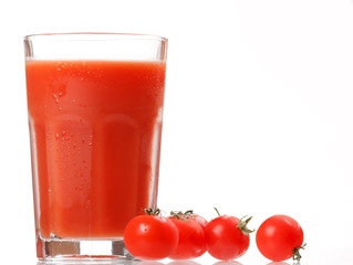 Fresh tomatoes and a glass full of tomato juice